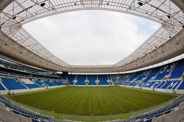 Na ostatniej debacie o stadionie prezydent Szczecina, Piotr Krzystek, zapewnił wszystkich, że obiekt powstanie w 2013 roku. Podobny do tego w Hoffenheim, który mieści dokładnie 30 164 widzów i kosztował 60 mln euro. Spotkanie z koncernami, które mogą być zainteresowane finansowaniem stadionu pod koniec marca.