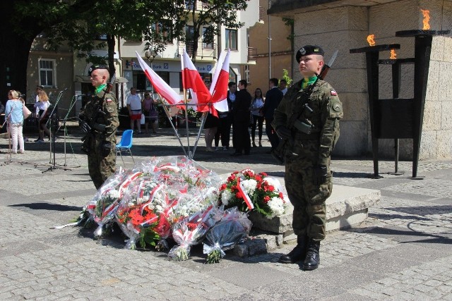 Zielona Góra,. Uroczystości obchodów 73. rocznicy zakończenia II Wojny Światowej. Rozpoczęly się mszą w kościele pw. Najświętszego Zbawiciela. Potem odbył się przemarsz orkiestry  wojskowej z kościoła na Plac Bohaterów. Tam kontynuowano obchody.