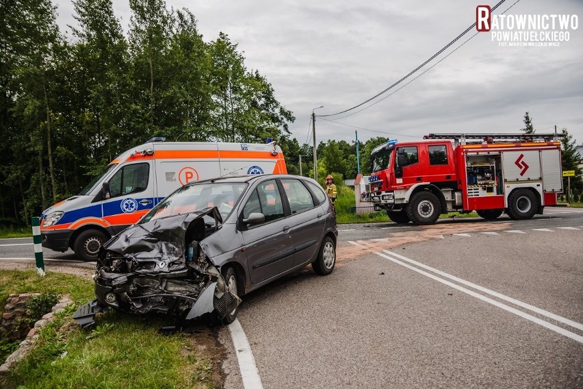 Sędki. Czołowe zderzenie na DK 16. Trzy osoby trafiły do szpitala (zdjęcia)