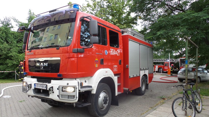 Pożar w bloku na Centralnej w Krakowie [ZDJĘCIA]