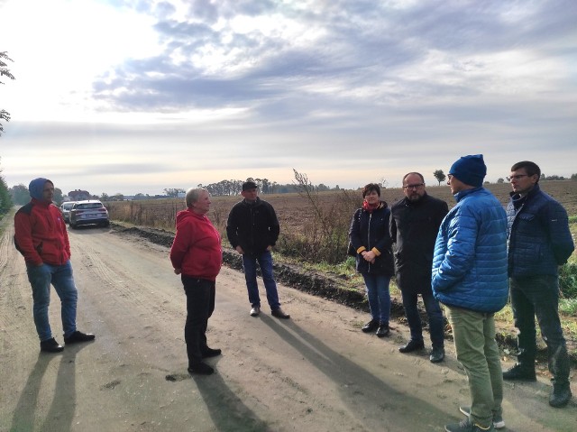 Przedstawiciele władz gminy Przytyk wizytowali budowę drogi w Potkannie.