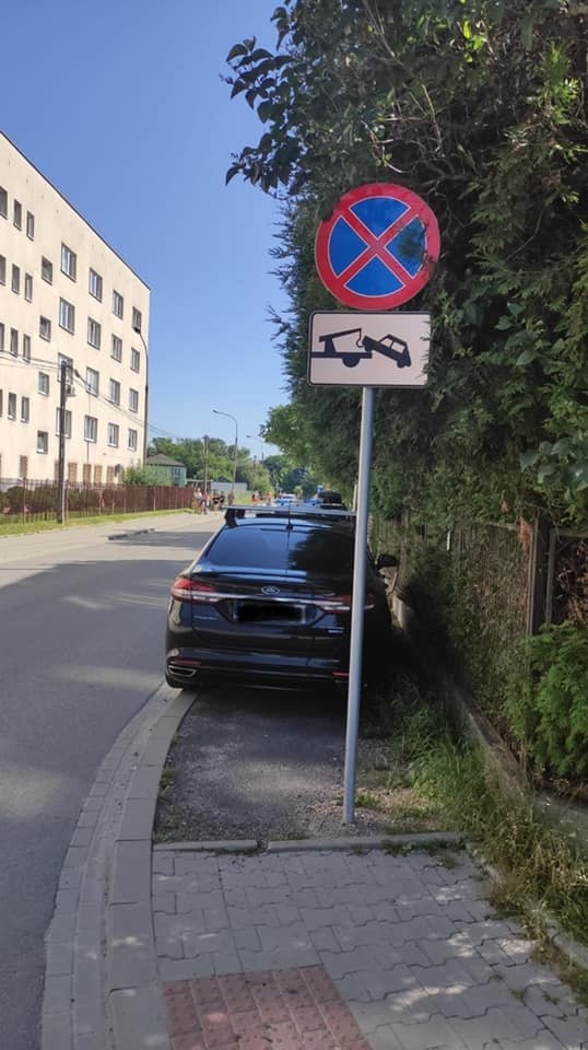 Wielkie holowanie aut na Bagrach w Krakowie. Uważajcie na znaki!