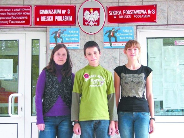 Pracujemy w miłej atmosferze z życzliwymi nauczycielami &#8211; mówią (od lewej): Urszula Śliwko, Grzegorz Ignatowicz i Karolina Tkaczuk z bielskiego ZS z DNJB.