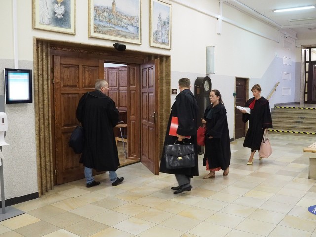 W środę w Sądzie Okręgowym w Koszalinie rozpoczęła się pierwsza - z zapewne wielu, jakie nas czekają - rozpraw w procesie, w którym oskarżonymi są dwaj mężczyźni