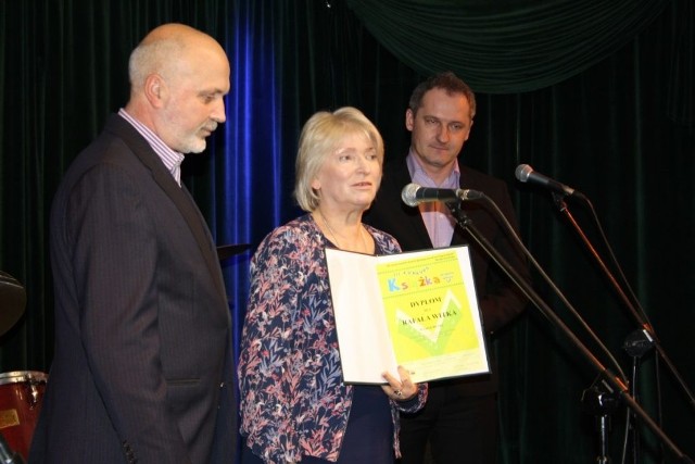 Wiesława Jędrzejczyk redaktor naczelna wydawnictwa Literatura trzykrotnie wchodziła na scenę po nagrody.