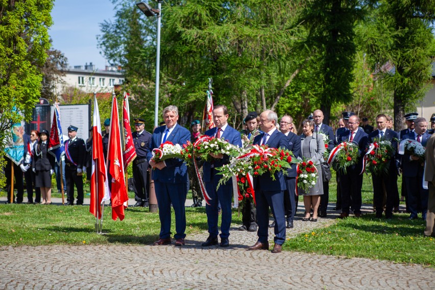 W Dębicy odbyły się uroczyste obchody 84. rocznicy Zbrodni Katyńskiej oraz 14. rocznicy katastrofy smoleńskiej [ZDJĘCIA, WIDEO]