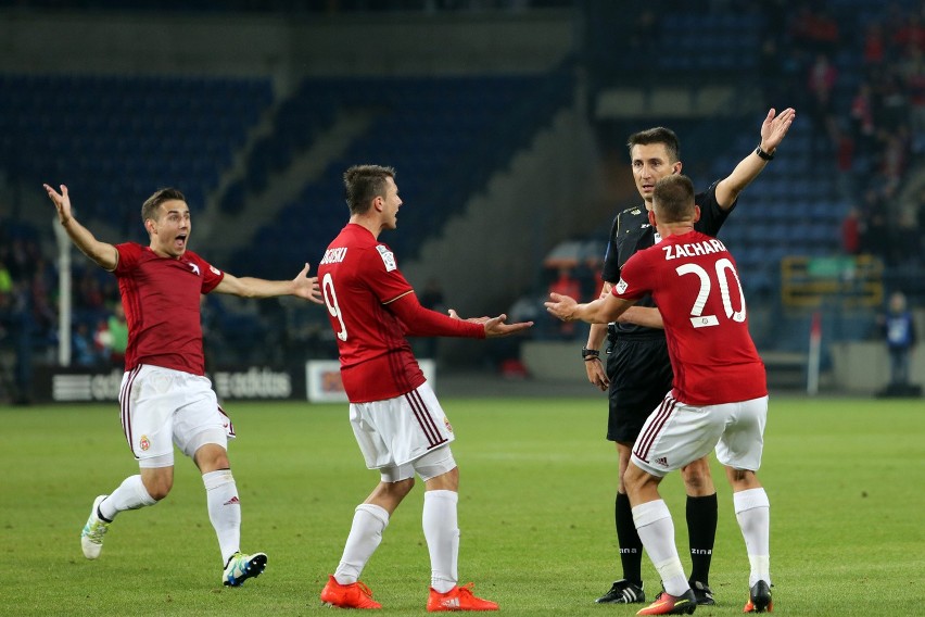 Boban Jović w meczu Wisły z Legią Warszawa.