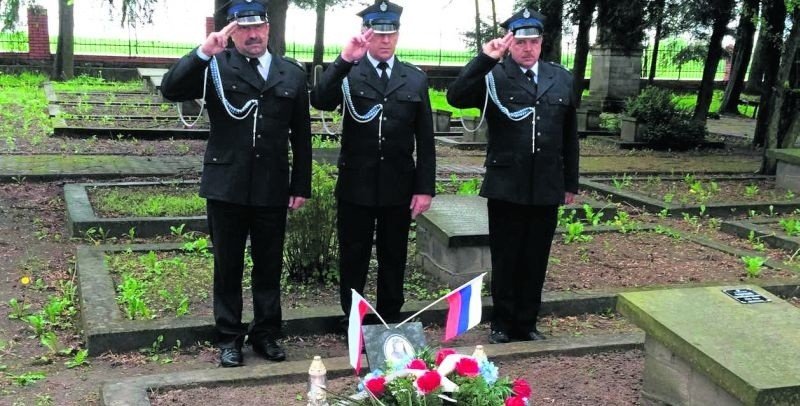 W Iwaniskach postawili symboliczny pomnik czołgiście | Echo Dnia ...