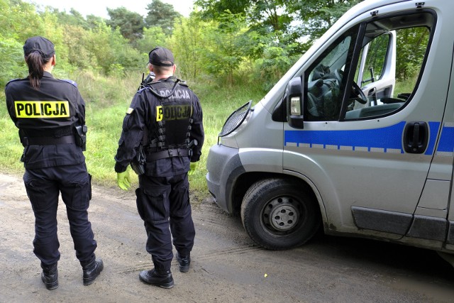 W niedzielę w lesie w pobliżu ulicy Ugory w Toruniu znaleziono nieżyjącego psa. Prawdopodobnie został utopiony. Sprawą zajęła się policja.WSTRZĄSAJĄCE SZCZEGÓŁY I ZDJĘCIA NA KOLEJNEJ STRONIE >>>>tekst: Waldemar PiórkowskiPolecamy: WOŚP w Toruniu! Ile zebrano? Znamy wynik!