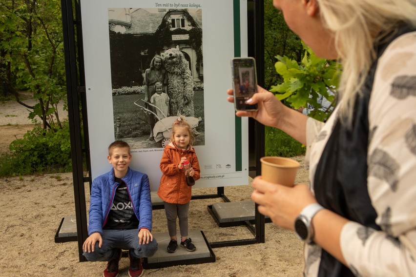 Zakopane. Biały miś na deptaku pod Giewontem jest od stu lat. To motyw przewodni Zakopiańskiego Festiwalu Literackiego 