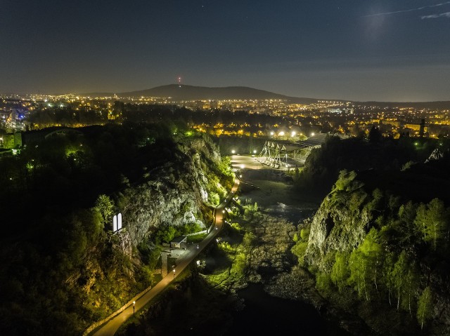 Jedną z atrakcji Geoparku Świętokrzyskiego jest Kadzielnia w Kielcach.