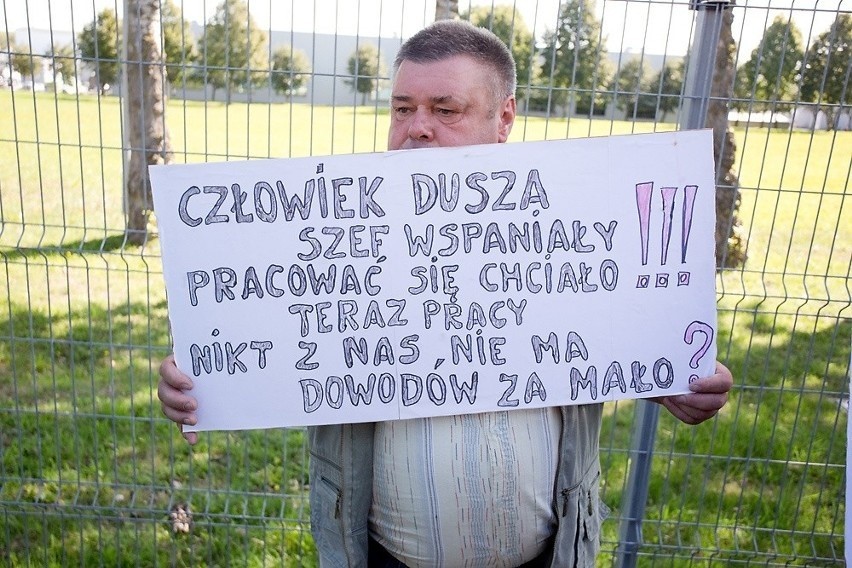 Pikieta pracowników Marka M. przed słupską prokuraturą w...