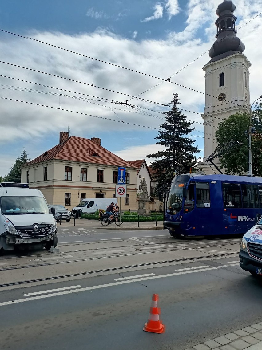 Dziś (24 maja) przed godziną 9:00 na ul. Traugutta kierowca...