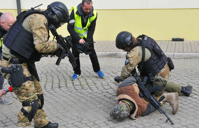 Na terenie Akademii im. Jakuba z Paradyża zorganizowano realistyczne ćwiczenia. Brali w nich udział m. in. antyterroryści, medycy i straż pożarna.