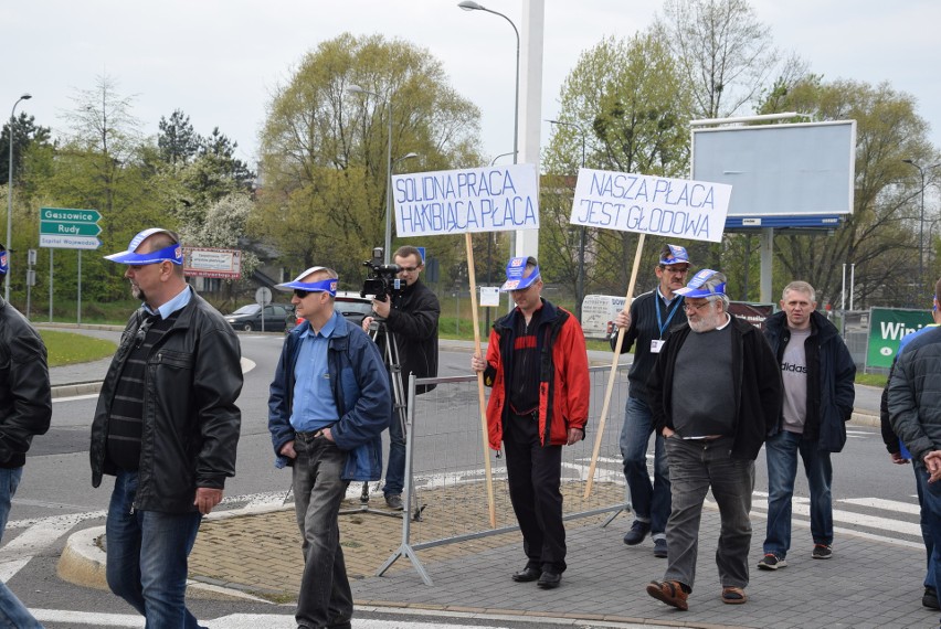 Trwa protest w Rybniku. Zablokowane centrum miasta! ZDJĘCIA