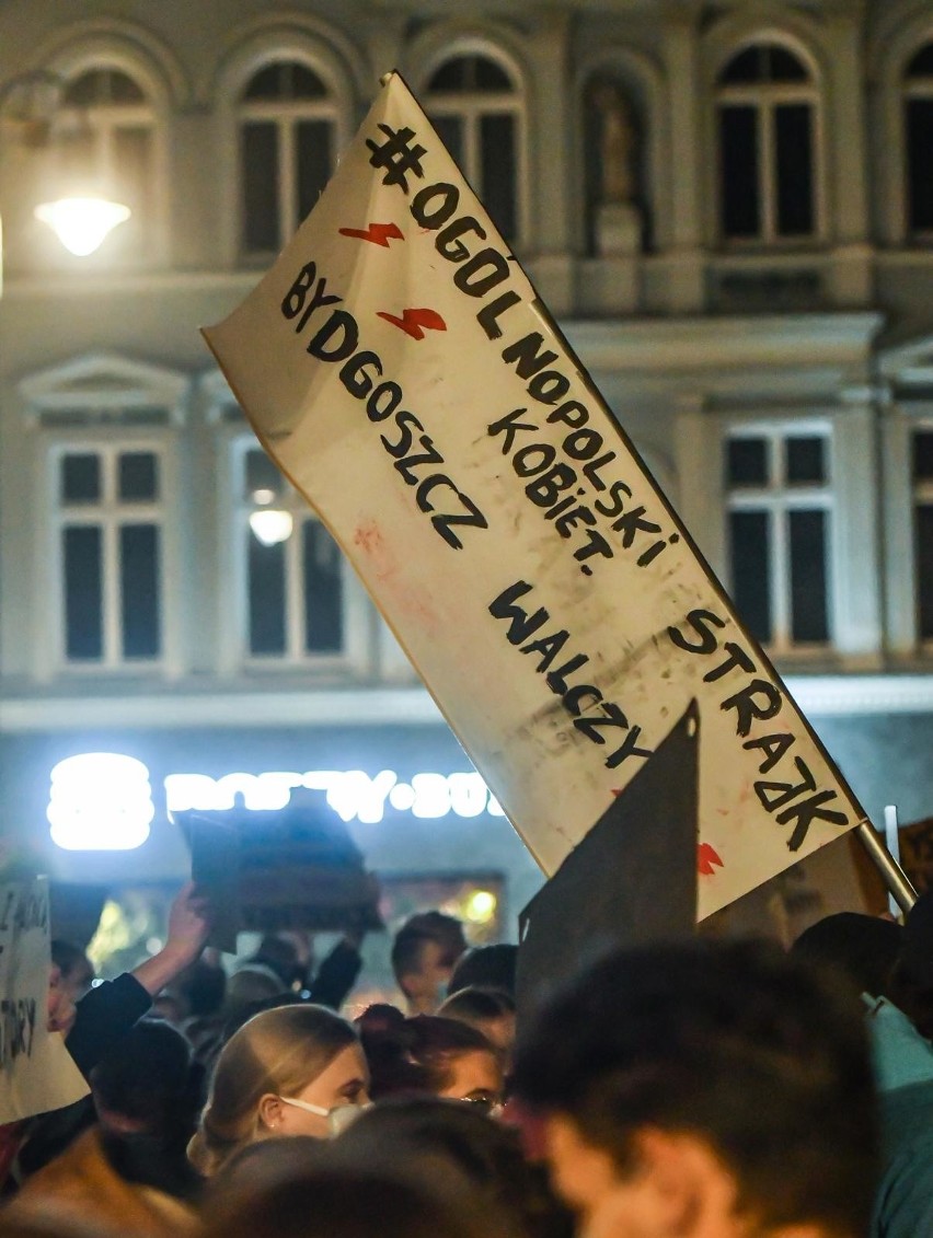 Bydgoszcz. Hasła i transparenty z protestów kobiet w tym mieście [zdjęcia]