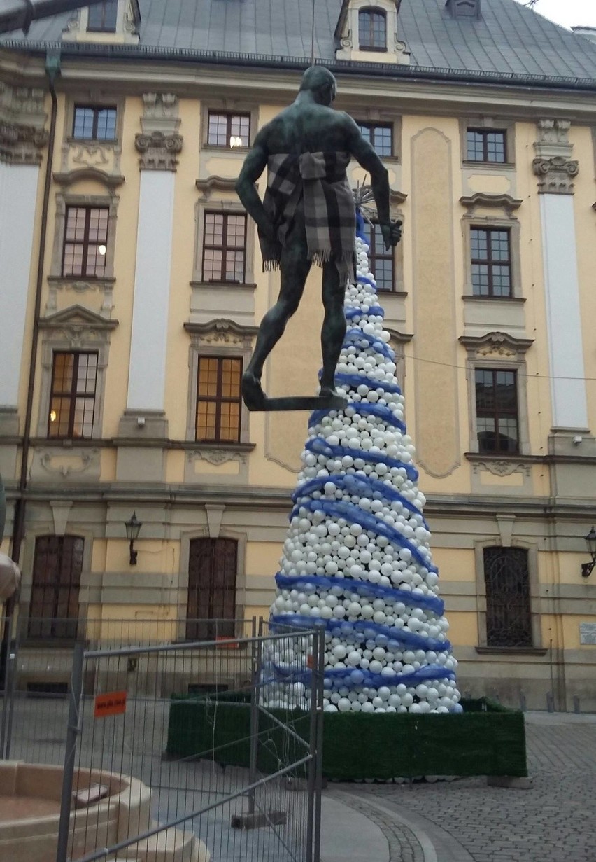 Szermierz wrócił na plac Uniwersytecki (ZDJĘCIA)