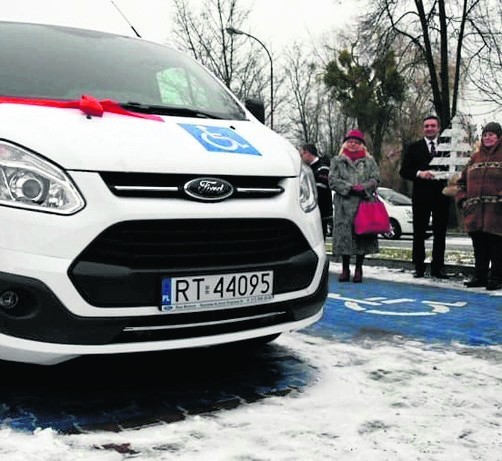 Samochód pod choinkę dla uczestników Środowiskowego Domu Samopomocy w Tarnobrzegu