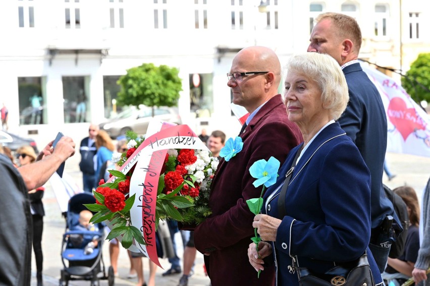 Nowy Sącz. Sądeczanie pamiętali o rocznicy Zbrodni Wołyńskiej 1943. Nie obyło się jednak bez antyukraińskich akcentów. Mamy zdjęcia