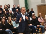 Donald Tusk przewodniczący Platformy Obywatelskiej w Sandomierzu. Emocje na spotkaniu z mieszkańcami. Zobacz zdjęcia