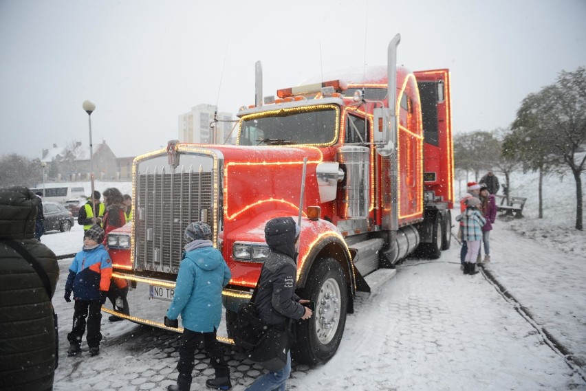 Konwój ciężarówek Coca-Coli wyruszył w świąteczną trasę....