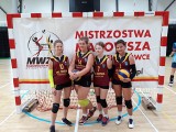 Uczniowski Klub Sportowy Jedynka Kozienice zagrał w turnieju finałowym Kinder Sport w kategorii czwórek o mistrzostwo Mazowsza