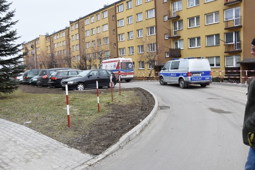 Gorlice. Groził, że wysadzi blok w powietrze. Na miejscu policja, pogotowie ratunkowe, straż pożarna. Nikomu na szczęście nic się nie stało