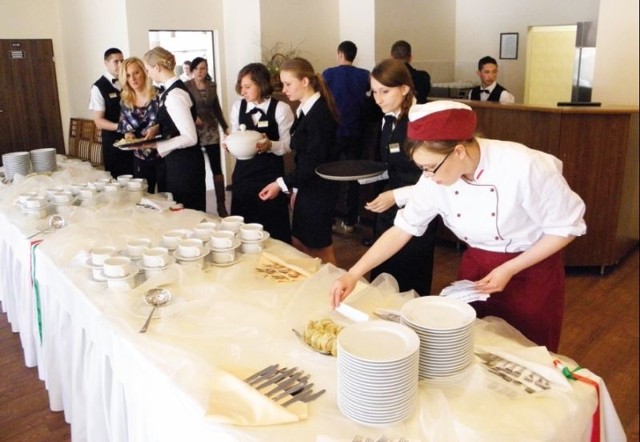Uczniowie ZS nr 6 w Ełku zapraszają do zwiedzania nowoczesnej, rozbudowanej i zmodernizowanej szkoły kształcącej w zawodach gastronomiczno-hotelarskich.