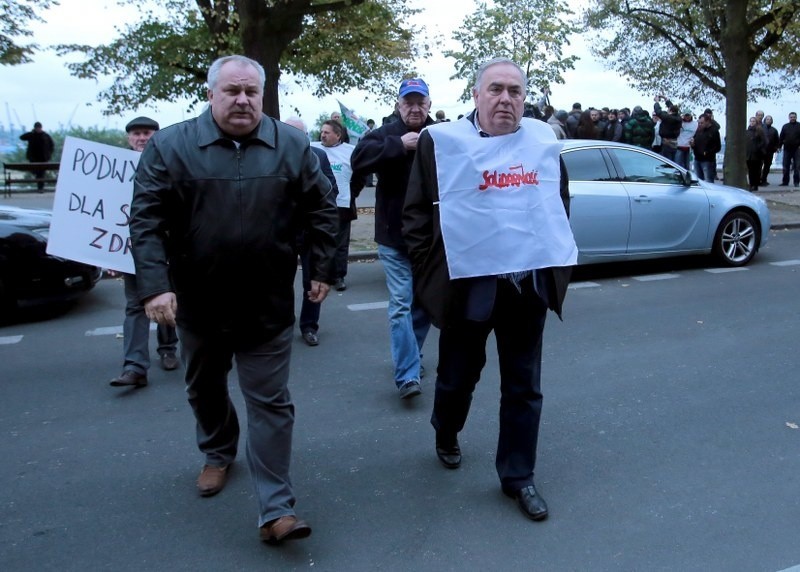 Premier spotka się z protestującymi rolnikami [wideo, zdjęcia]