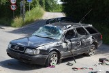 Wypadek na ul. Janowskiej w Lublinie. Dachowało audi. Dwoje dzieci trafiło do szpitala. Są utrudnienia