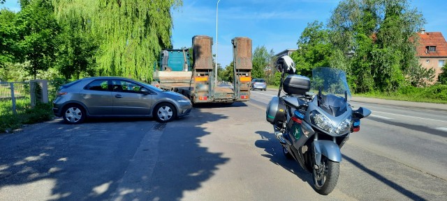 Kontrola drogowa ciężarówki we Wrocławiu na ul. Kiełczowskiej