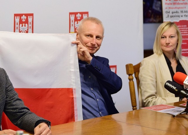 Flagi narodowe będzie można odbierać w Inowrocławiu od 7 listopada