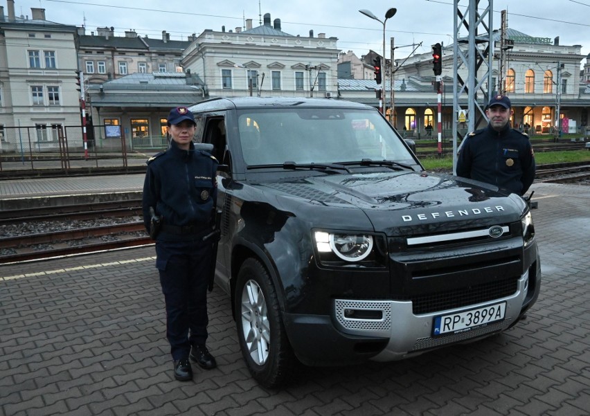 Najnowszy Land Rover Defender dla Straży Ochrony Kolei w Przemyślu
