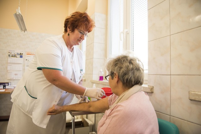 Bezpłatne szczepienia seniorów w toruńskiej przychodni uniwersyteckiej/Archiwum