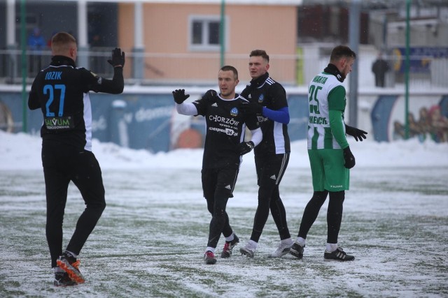 Ruch Chorzów w ostatnim sparingu przed wyjazdem na obóz pokonał Wartę Zawiercie 3:0Zobacz kolejne zdjęcia. Przesuwaj zdjęcia w prawo - naciśnij strzałkę lub przycisk NASTĘPNE