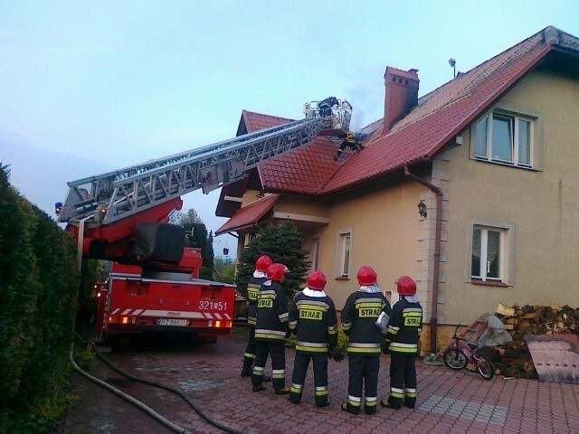 Akcję gaśniczą strażacy prowadzili od godz. 9 rano.