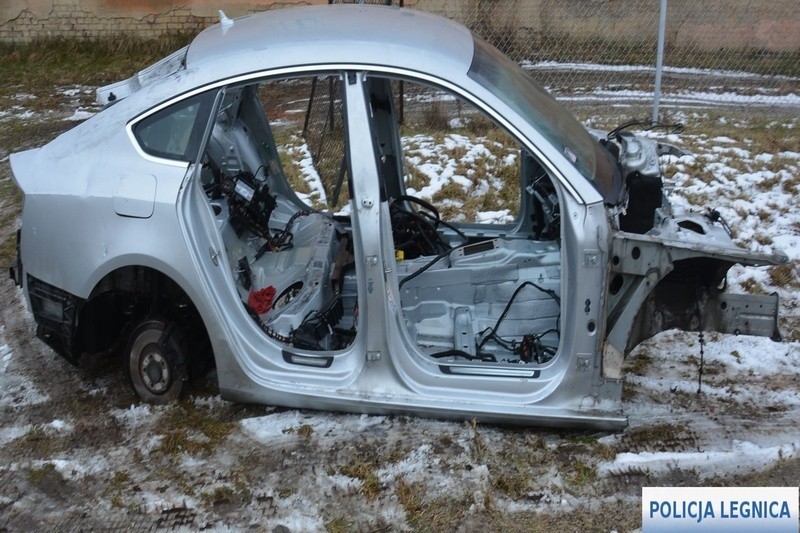 Policjanci zlikwidowali dziuplę samochodową. Auta kradziono z Niemiec