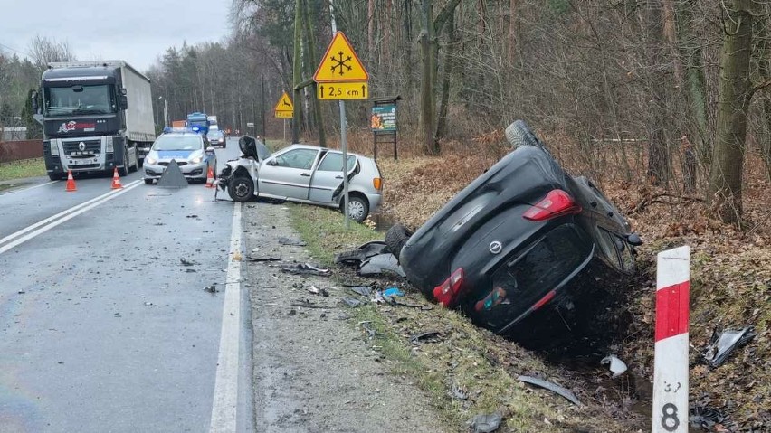Tragiczny wypadek w Piątkowcu. Zginęły dwie osoby podróżujące volkswagenem [ZDJĘCIA]
