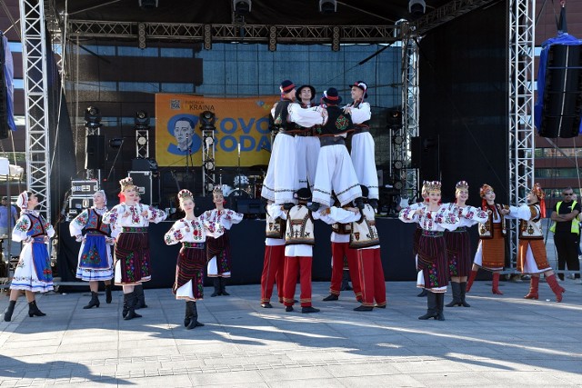 Szacuje się, że co dziesiąty mieszkaniec Wrocławia to Ukrainiec, czyli mówimy o społeczności, która liczy ponad 100 tysięcy osób. W sierpniu obchodzą oni Święto Niepodlełości Ukrainy.