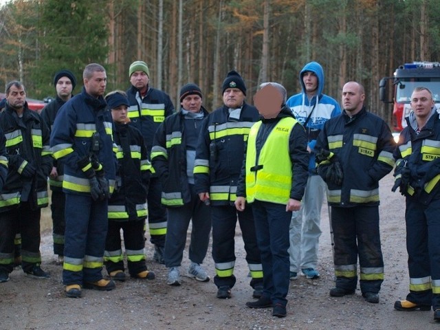 W niedzielne południe  rodzina z Białogardu wybrała się na spacer nad jeziorem w Podborsku (powiat Białogard). Około godz 13:30 starsza kobieta odłączyła się od swoich bliskich, rodzina szukała jej lecz bezskutecznie. Tuż po godz 14 poinformowano policje o jej zaginięciu. Zorganizowano poszukiwania w których brało udział 5 zastępów straży pożarnej w tym 27 strażaków oraz policja. Po kilku godzinach akcja została przerwana. Jak powiedziała nam rzecznik prasowy KPP Białogard mł. asp. Anna Kakareko poszukiwana to 85 letnia mieszkanka miasta Białogard która sama wróciła do miejsca zamieszkania. Prawdopodobnie starsza kobieta dotarła do drogi następnie złapała stopa. 85 latka jest cała i zdrowa. W poszukiwaniach brały udział dwa zastępy Osp Tychowo, jeden zastęp Osp Sadkowo, jeden zastęp Osp Osówko oraz jeden zastęp Osp Kowalki.
