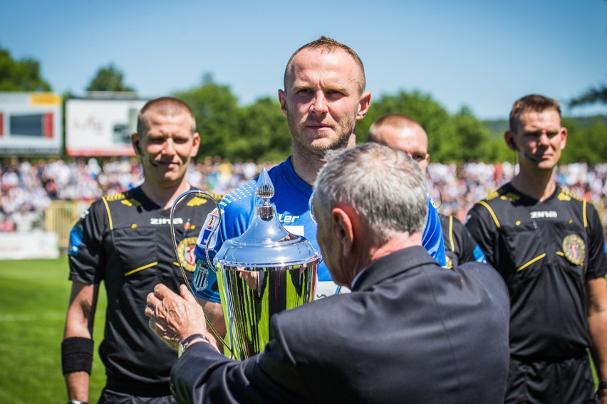 Wychowanek, kapitan i jeden z symboli Sandecji. Ma za sobą...