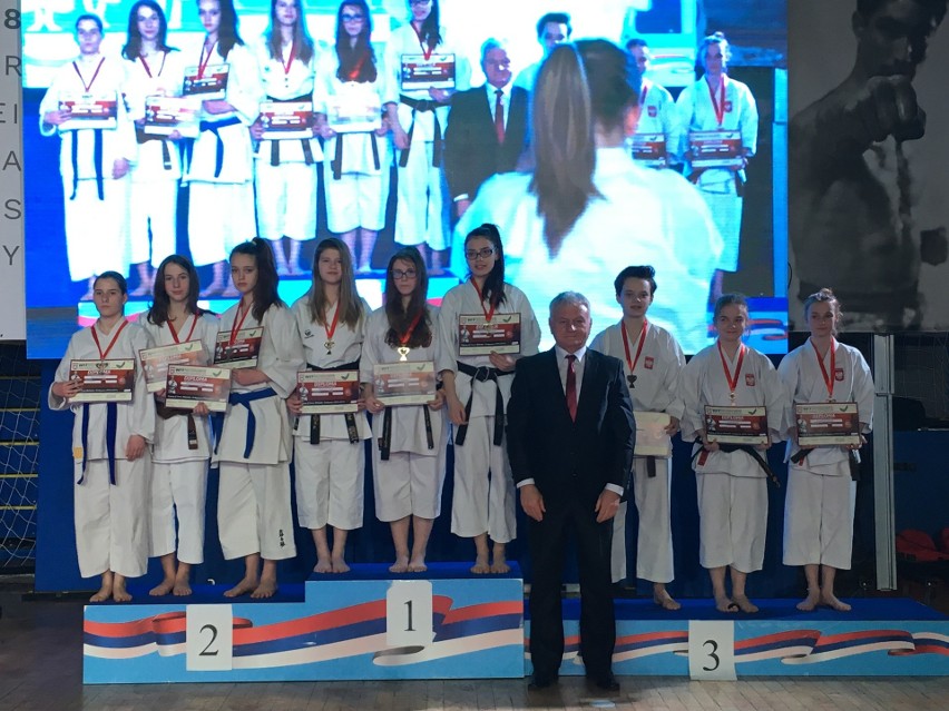 19 medali reprezentantów Krakowskiego Klubu Karate Tradycyjnego w Belgradzie