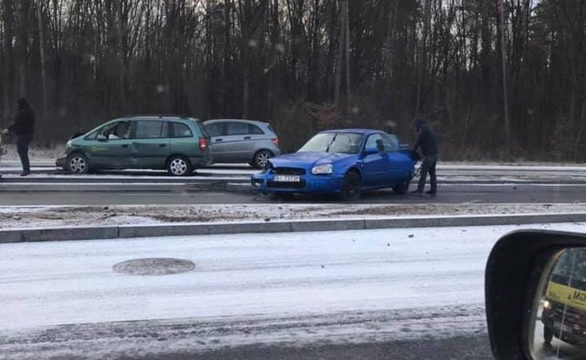 Kolizja na Ciołkowskiego w Białymstoku przed godz. 7