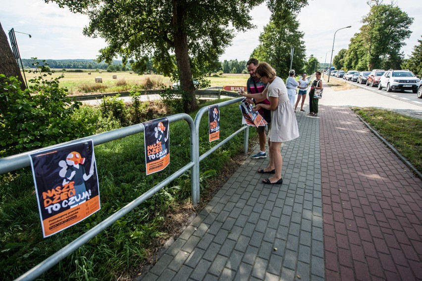 Protest w Sianowie. Mieszkańcy mówią nie dla smrodu z wysypiska! Zablokowali drogę [ZDJĘCIA]