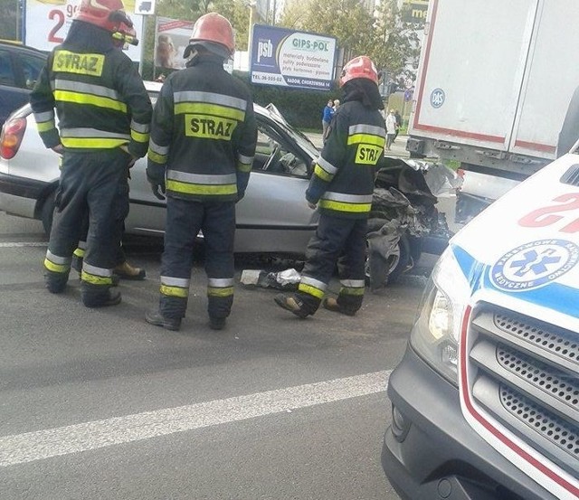 Wypadek na al. Grzecznarowskiego w Radomiu.