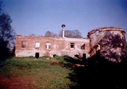 Zamek w Kormanicach, w gminie Fredropol - jeden z wielu przykładów "romantycznej ruiny".
