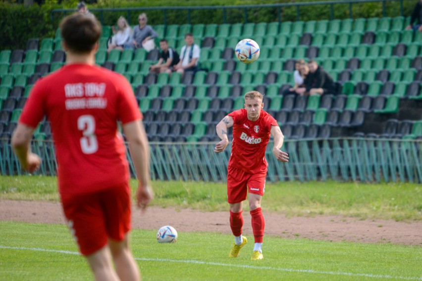 Grała świętokrzyska piłkarska Hummel 4. Liga. 19-21.05.2023. Wygrana i awans Staru Starachowice! Sprawdź wyniki i tabelę