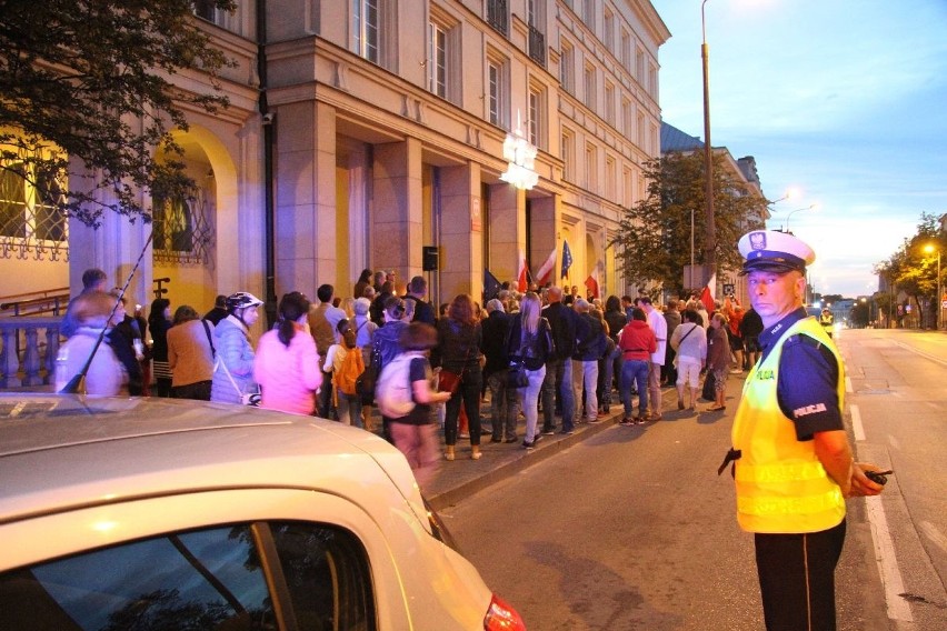  Kolejny protest przed sądem w Kielcach. Było około 300 osób