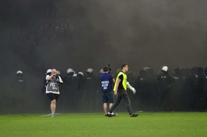 Skandaliczne sceny na meczu Lech - Legia trafiły także na...