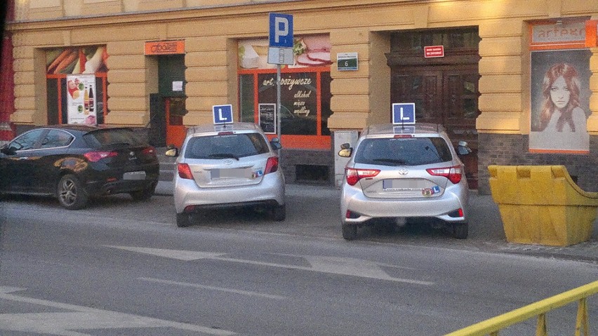 Królowie parkowania ze Szczecina. Zobacz, co potrafią kierowcy. Kto dał im prawo jazdy? [ZDJĘCIA]